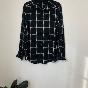 who what wear black and white flowy button down